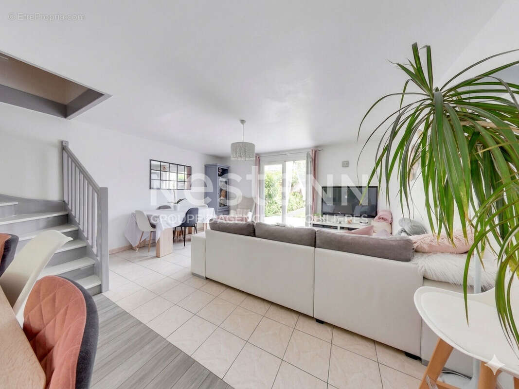 Vente Quartier des Berchères Maison Pontault Combault 5 pièces - 3 chambres - Jardin - photo 4