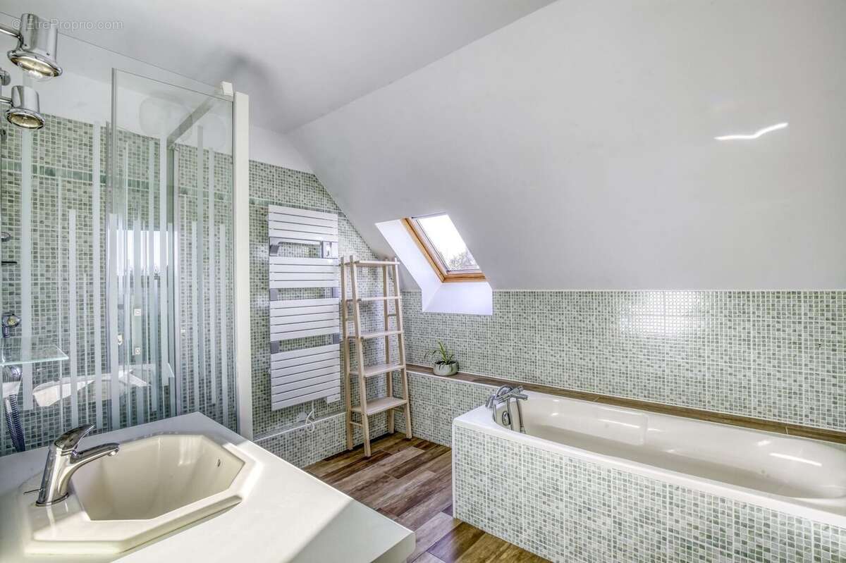 Maison à LES MOLIERES