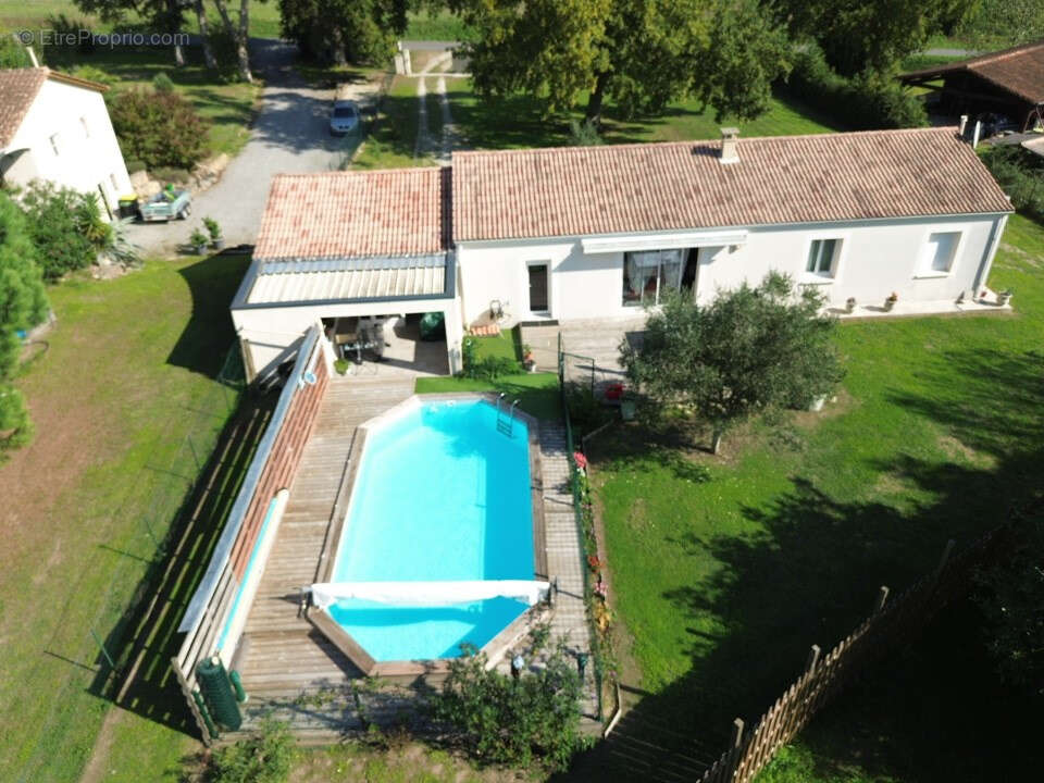 Maison à BAIGNES-SAINTE-RADEGONDE