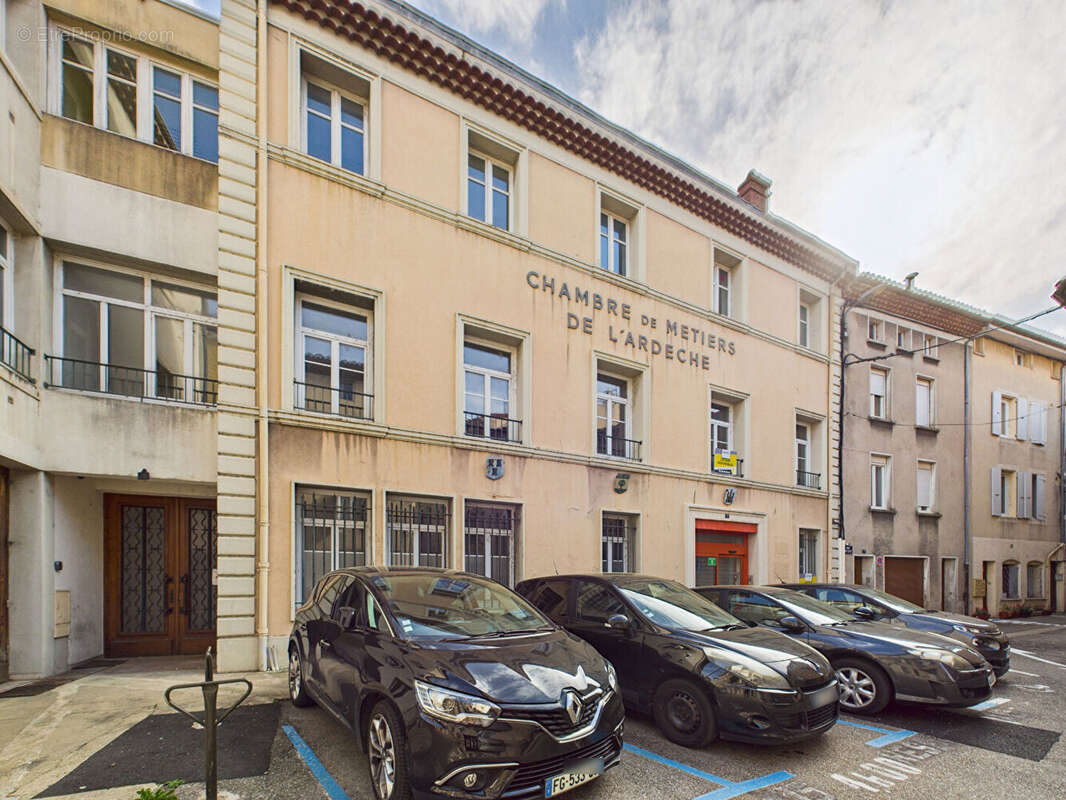 Commerce à TOURNON-SUR-RHONE