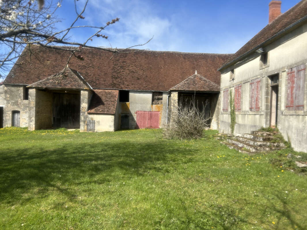 Maison à LURCY-LE-BOURG