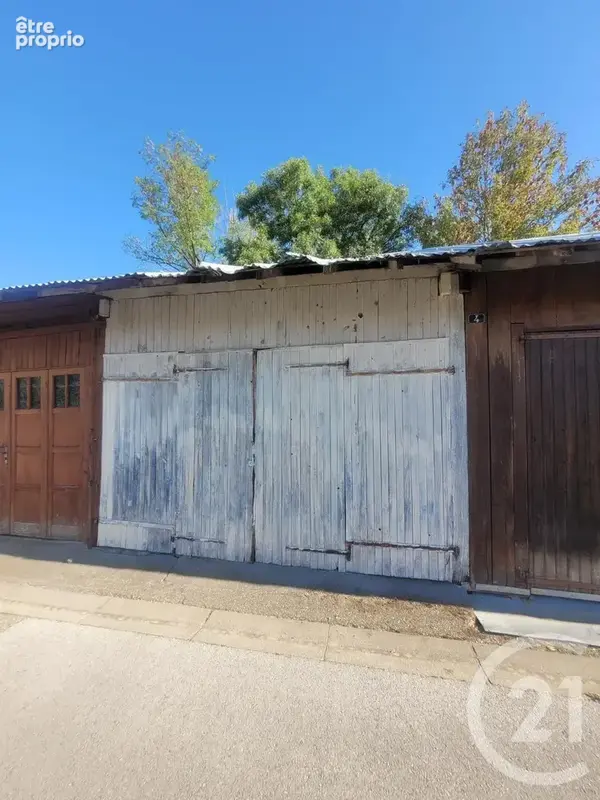 Parking à LA CHAPELLE-NAUDE