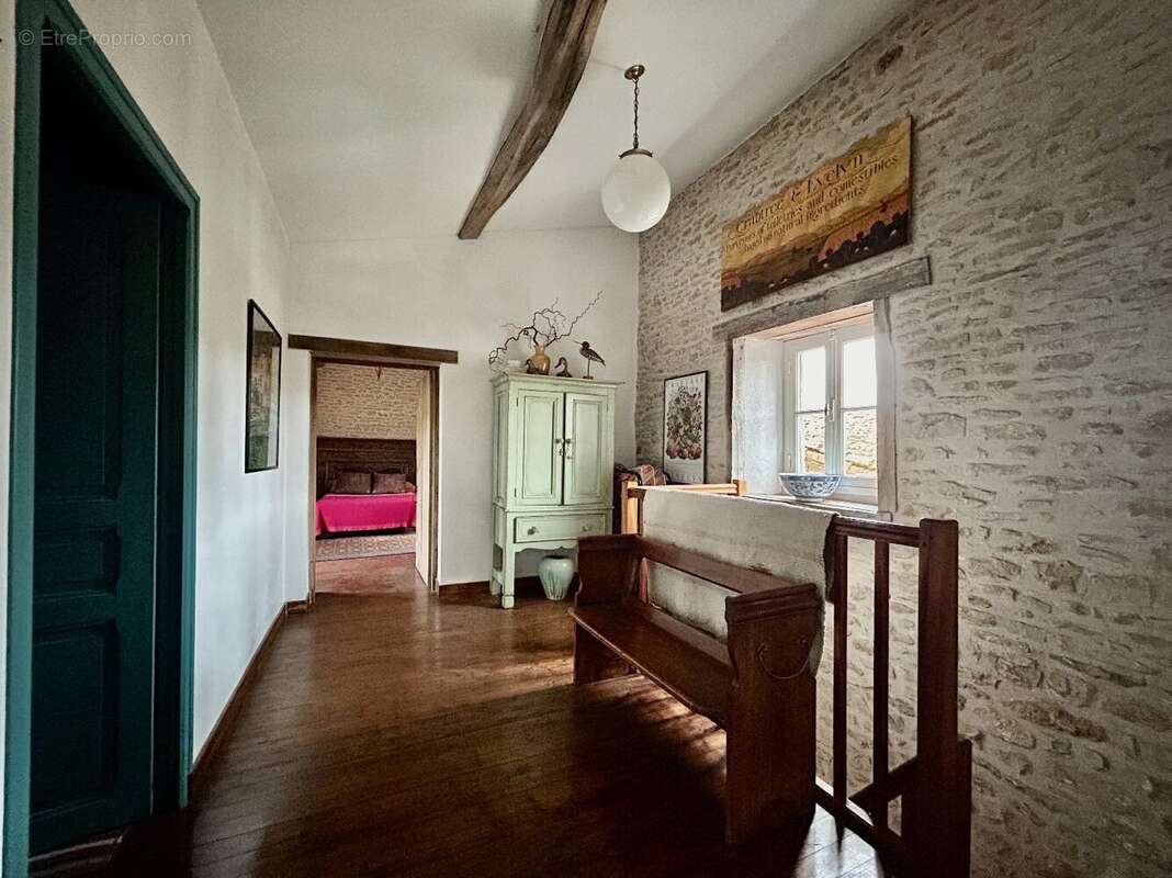 Élégante maison de ville au coeur du village historique de La Mothe-Saint-Héray - photo 11