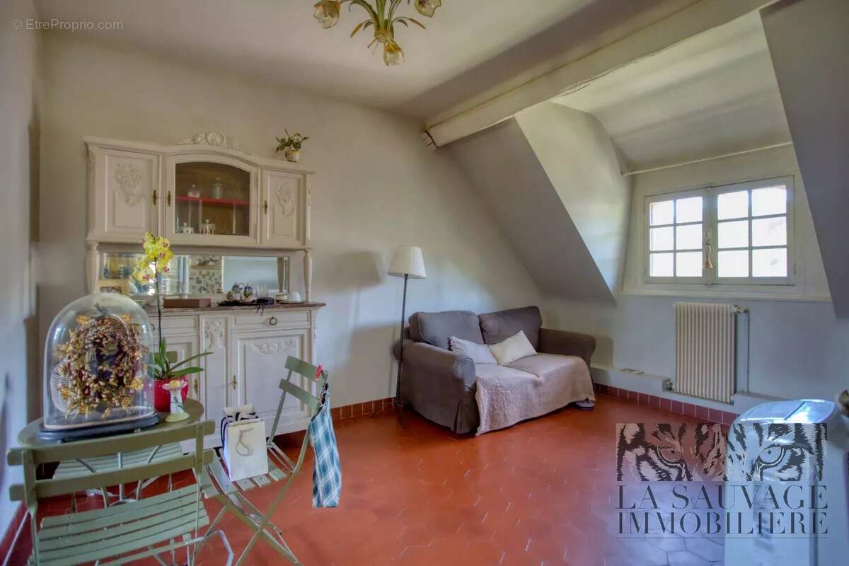 Appartement à LES MESNULS