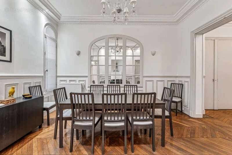 Appartement à NEUILLY-SUR-SEINE
