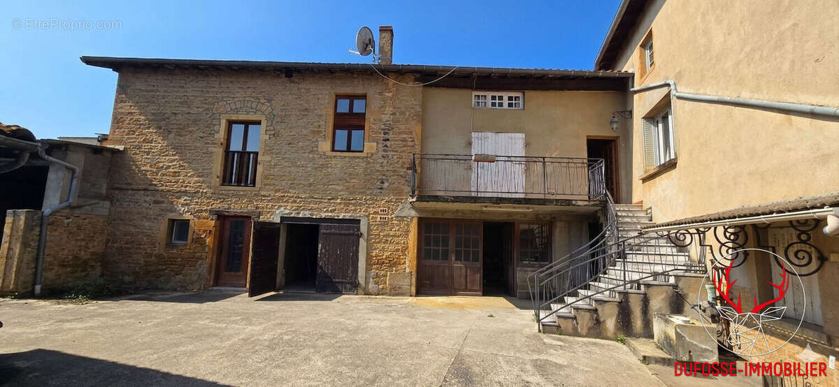 Maison à POUILLY-LE-MONIAL