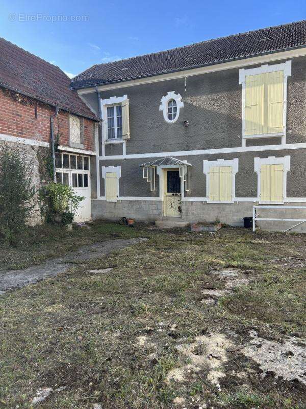 Maison à MEZIERES-SUR-SEINE