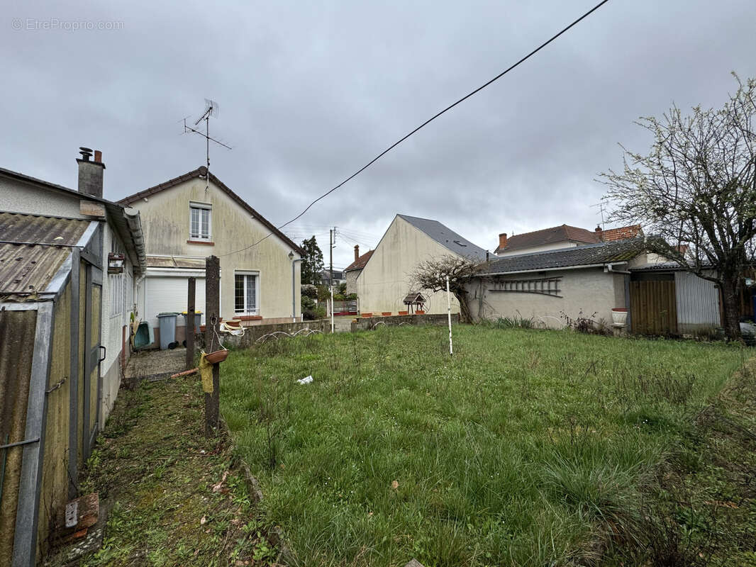 Maison à FLEURY-LES-AUBRAIS