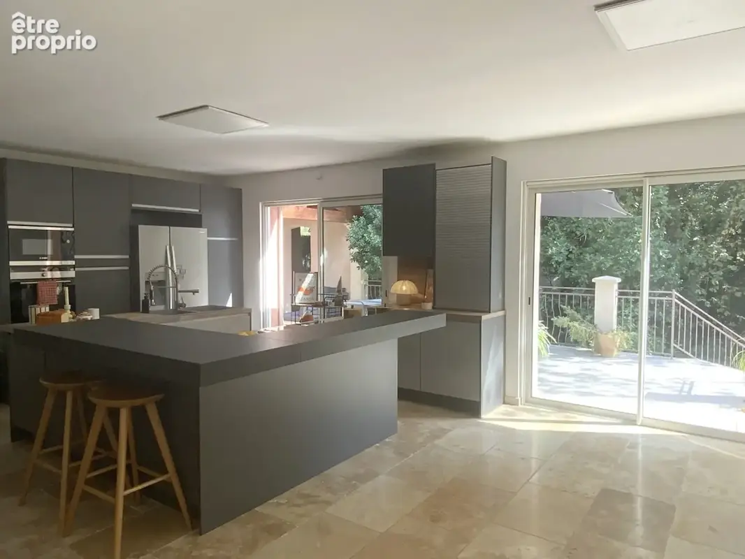 Maison atypique dans un cadre verdoyant avec piscine. - photo 7