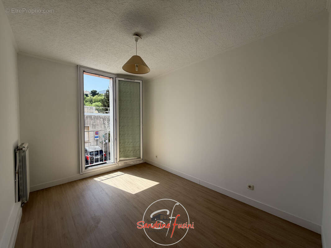 Appartement à CARROS