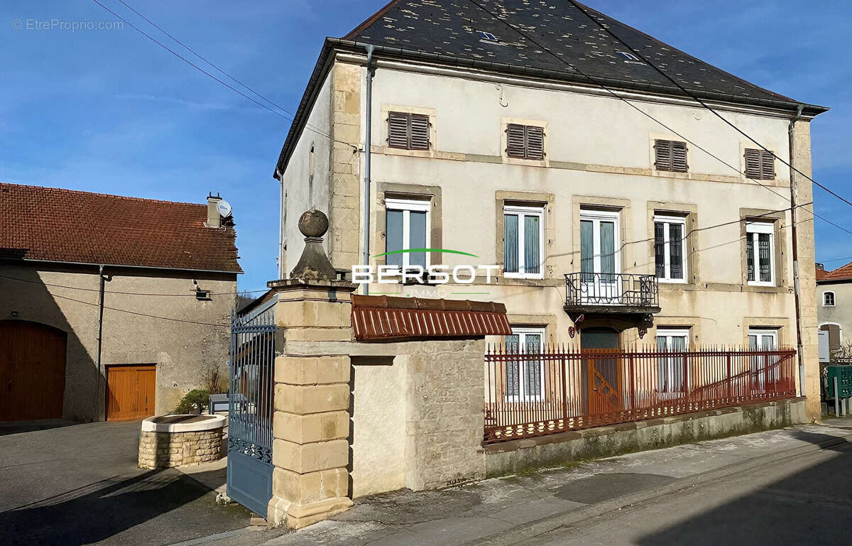 Maison à CONTREGLISE