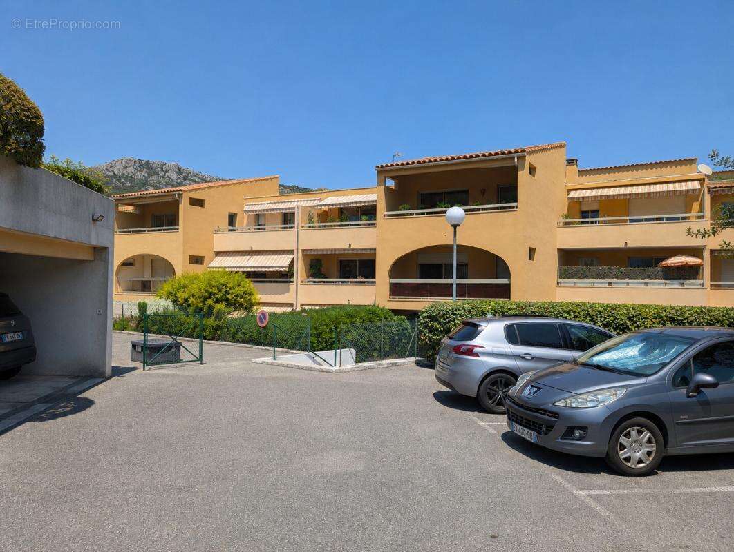 Dernier étage, terrasse, piscine, garage et cave - photo 20