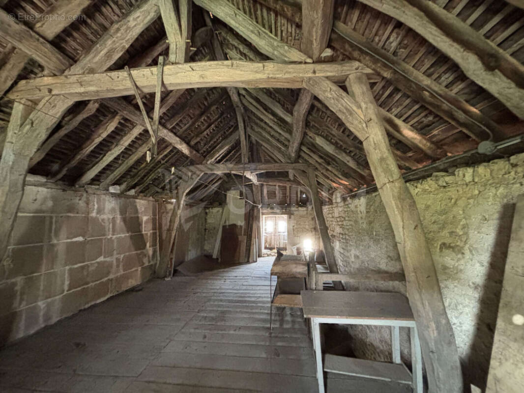 Appartement à EPINEUIL