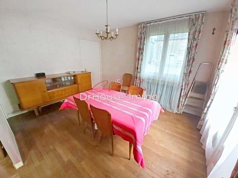 Maison à LOUVIGNE-DU-DESERT