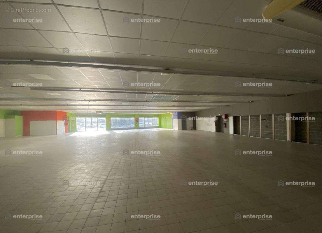 À vendre - bâtiment à usage commercial en excellent état - 1624 m2 - péronne - photo 3
