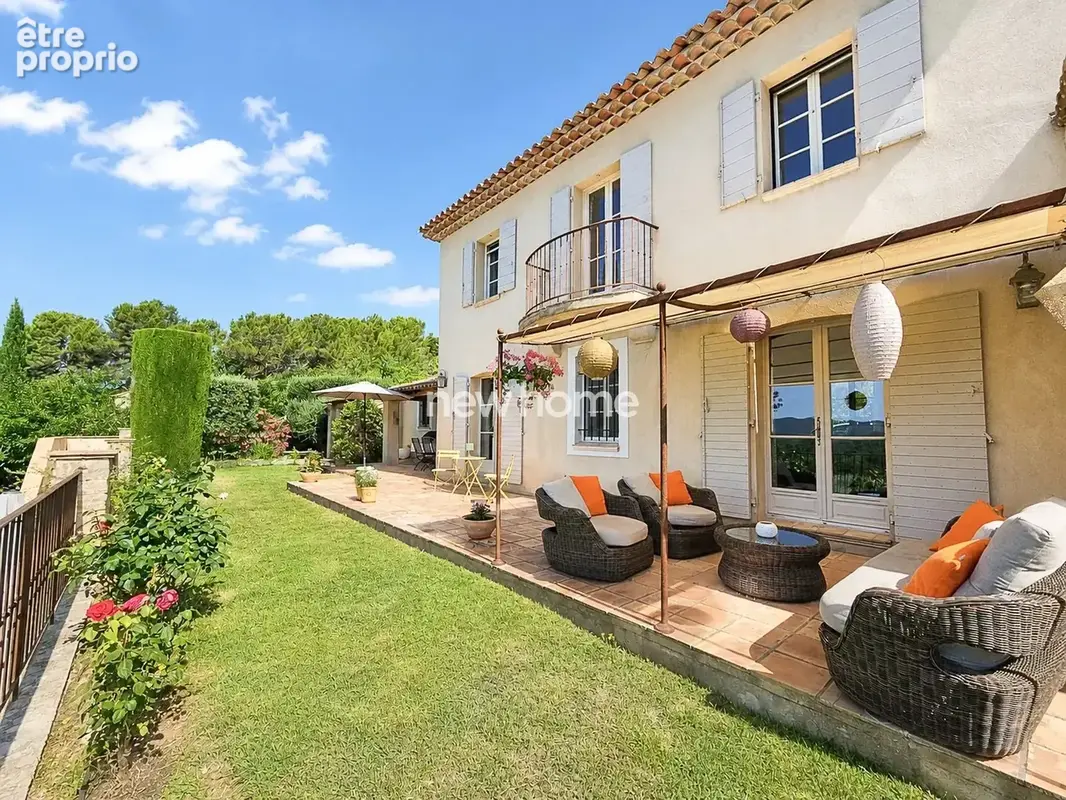 Lorgues – Propriété de charme avec vue panoramique, piscine et jardin d’exception - photo 6