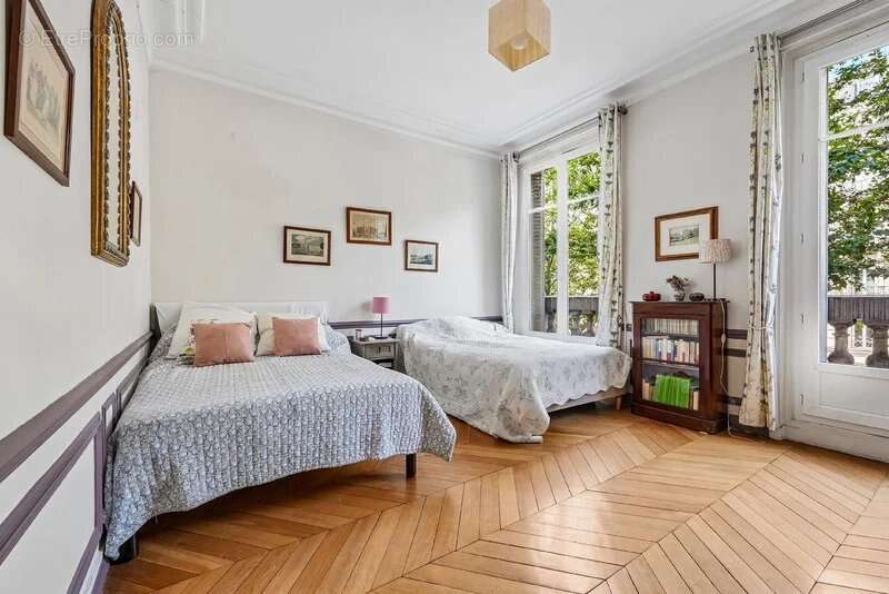 Appartement à PARIS-7E