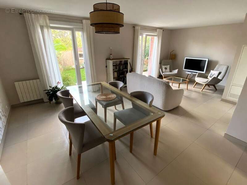 Maison à NEUVILLE-EN-FERRAIN