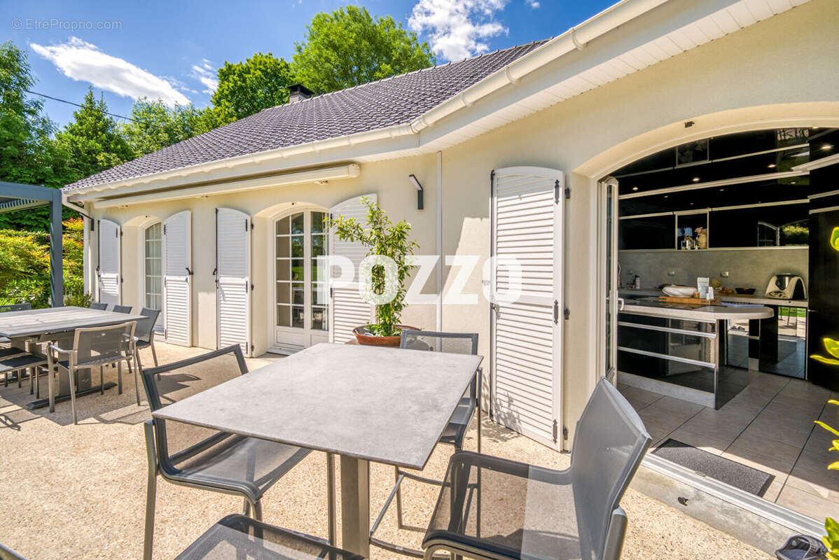 Maison à LES TROIS-PIERRES