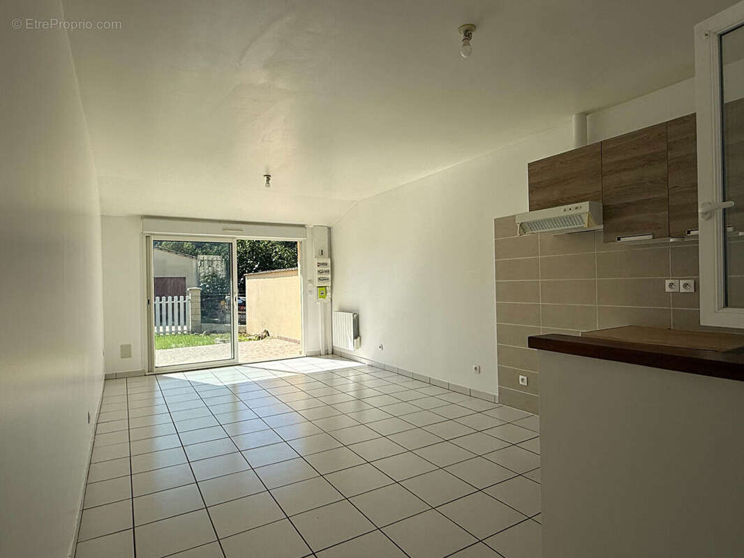 Maison à SAINT-SEURIN-DE-CURSAC