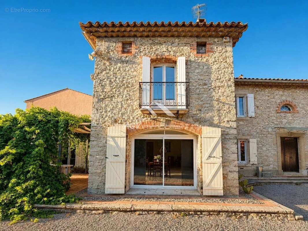Mas de 220 m² – 6 chambres – Terrain de 1 722 m² – Piscine chauffée - photo 2