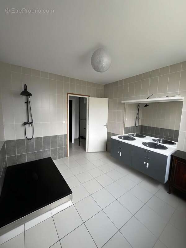 Secteur calme et recherché - 3 chambres - L'ISLE D'ESPAGNAC (16) - photo 7
