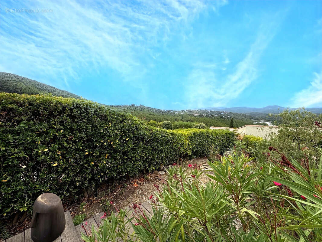 Appartement à LA LONDE-LES-MAURES