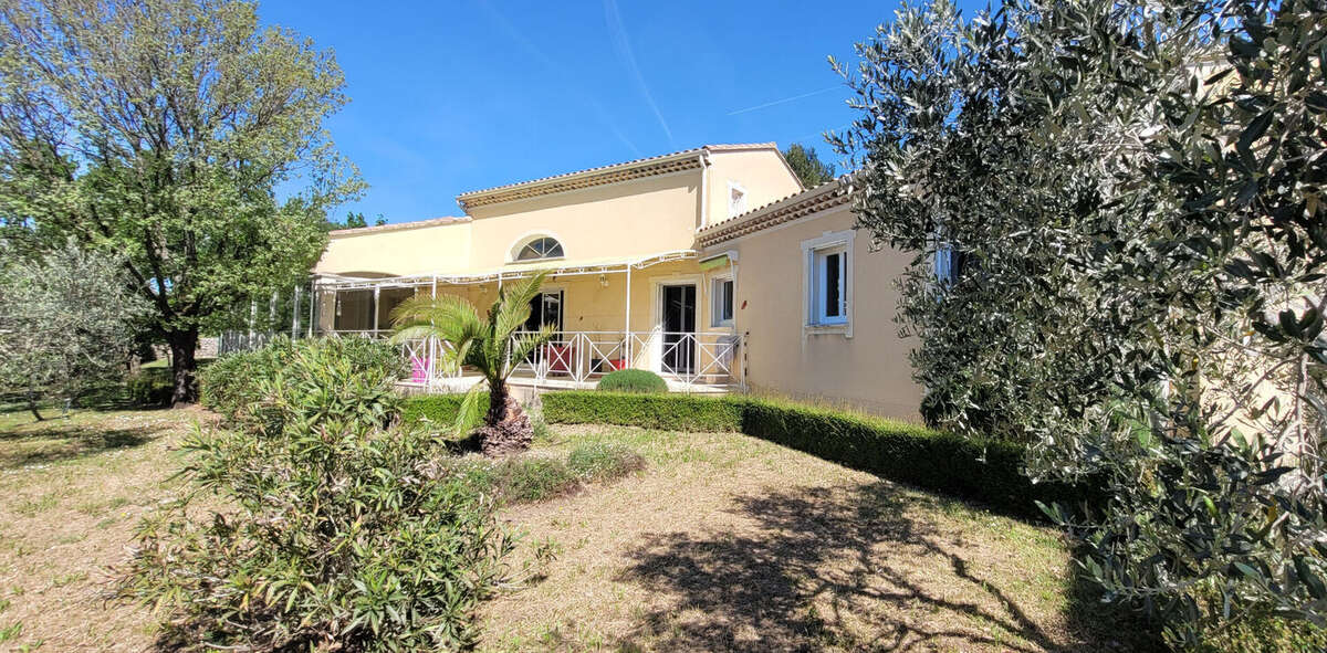 A vendre proche Grignan Maison de plain pied 3 chbres terrain  1920m² - photo 10