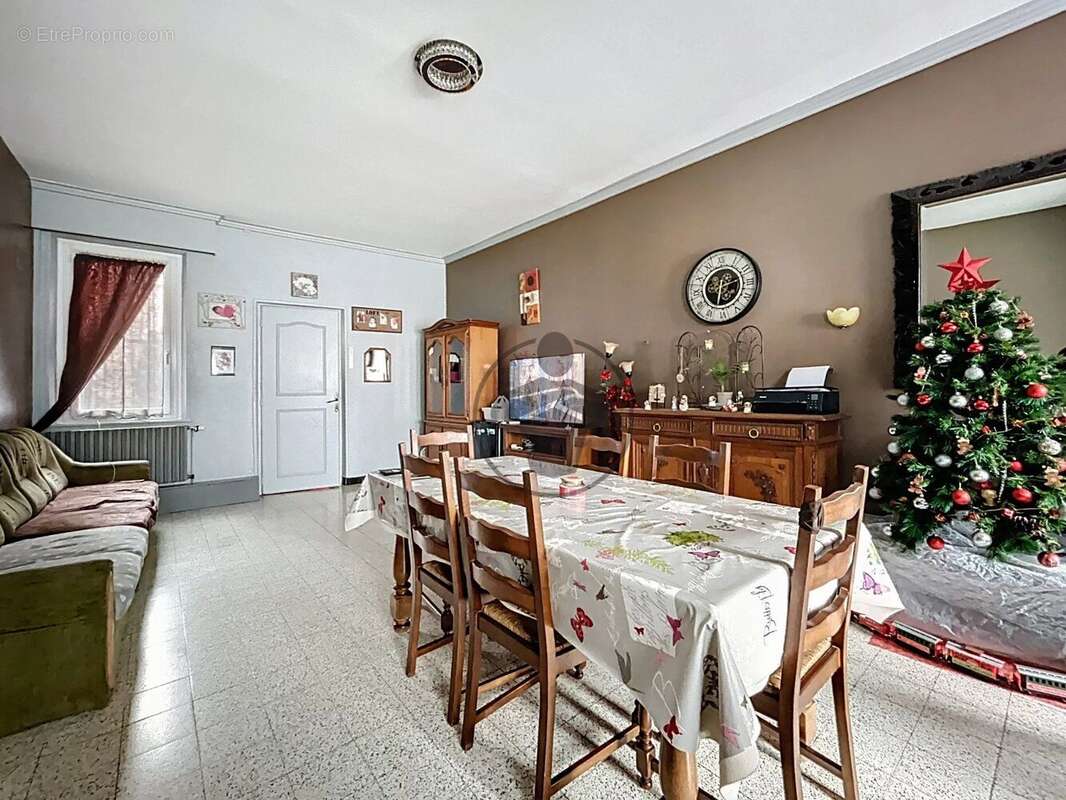 Maison à SAINT-QUENTIN