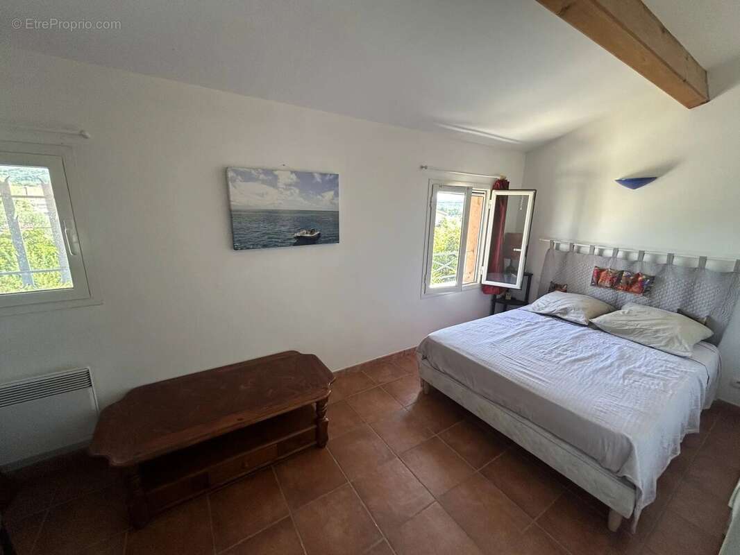 A  saisir maison à SANARY SUR MER - Secteur Poussarague - photo 8