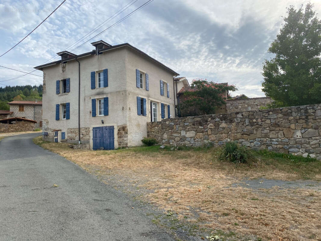 Maison à VOLLORE-VILLE