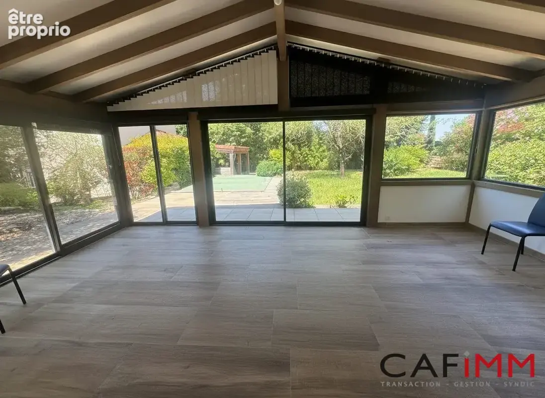 Maison 236 m² à Jons  - photo 6
