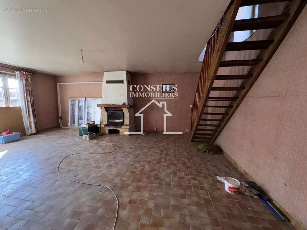 Maison à VILLENEUVE-SUR-YONNE