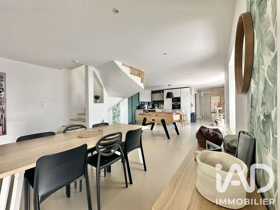 Maison 163 m² à Ergue-Gaberic  - photo 3