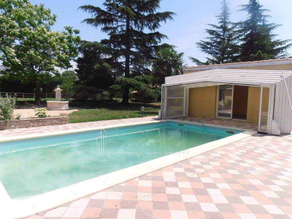Maison à MONTELIER