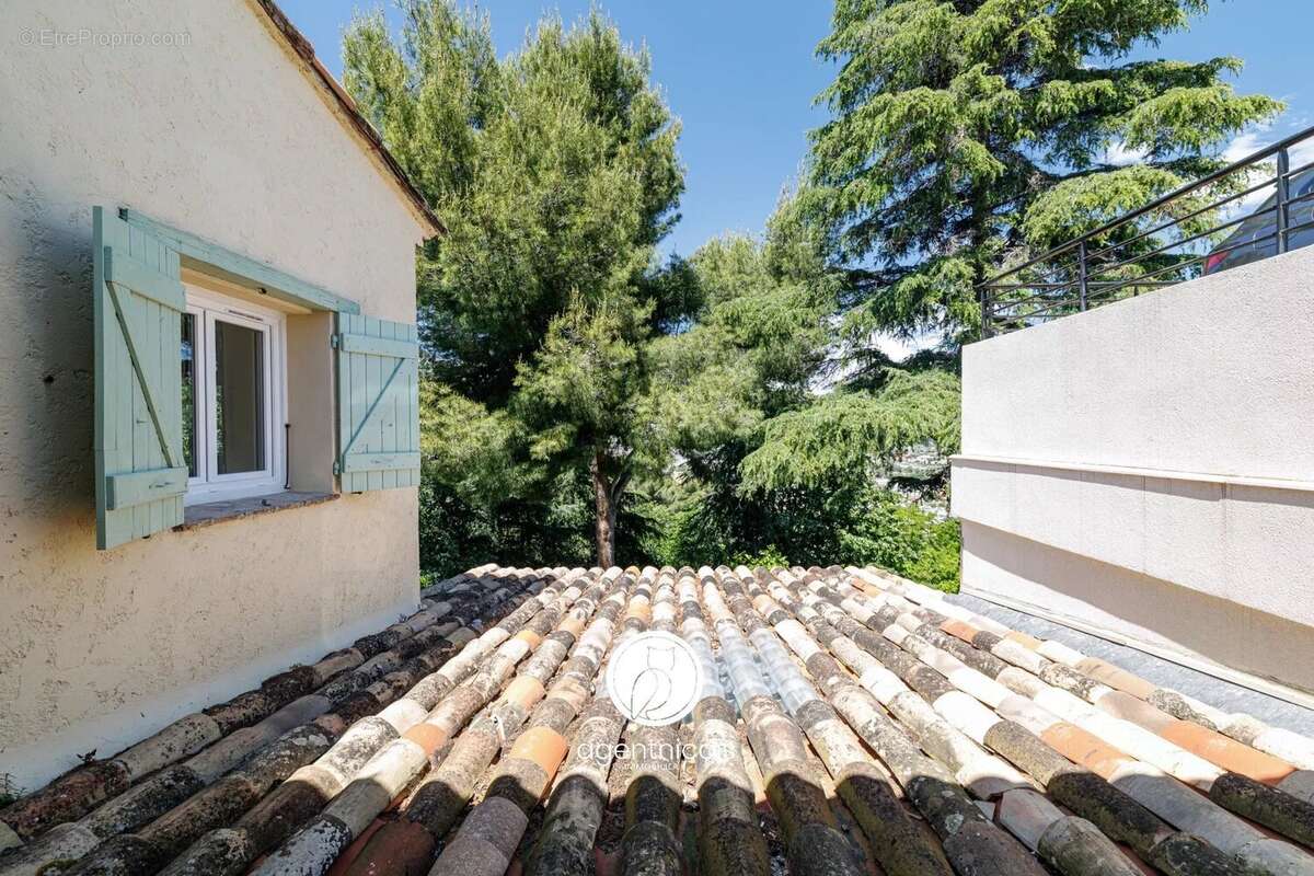 Appartement à SAINT-LAURENT-DU-VAR