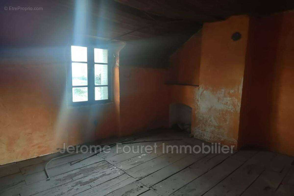 Maison à MONTAIGNAC-SAINT-HIPPOLYTE