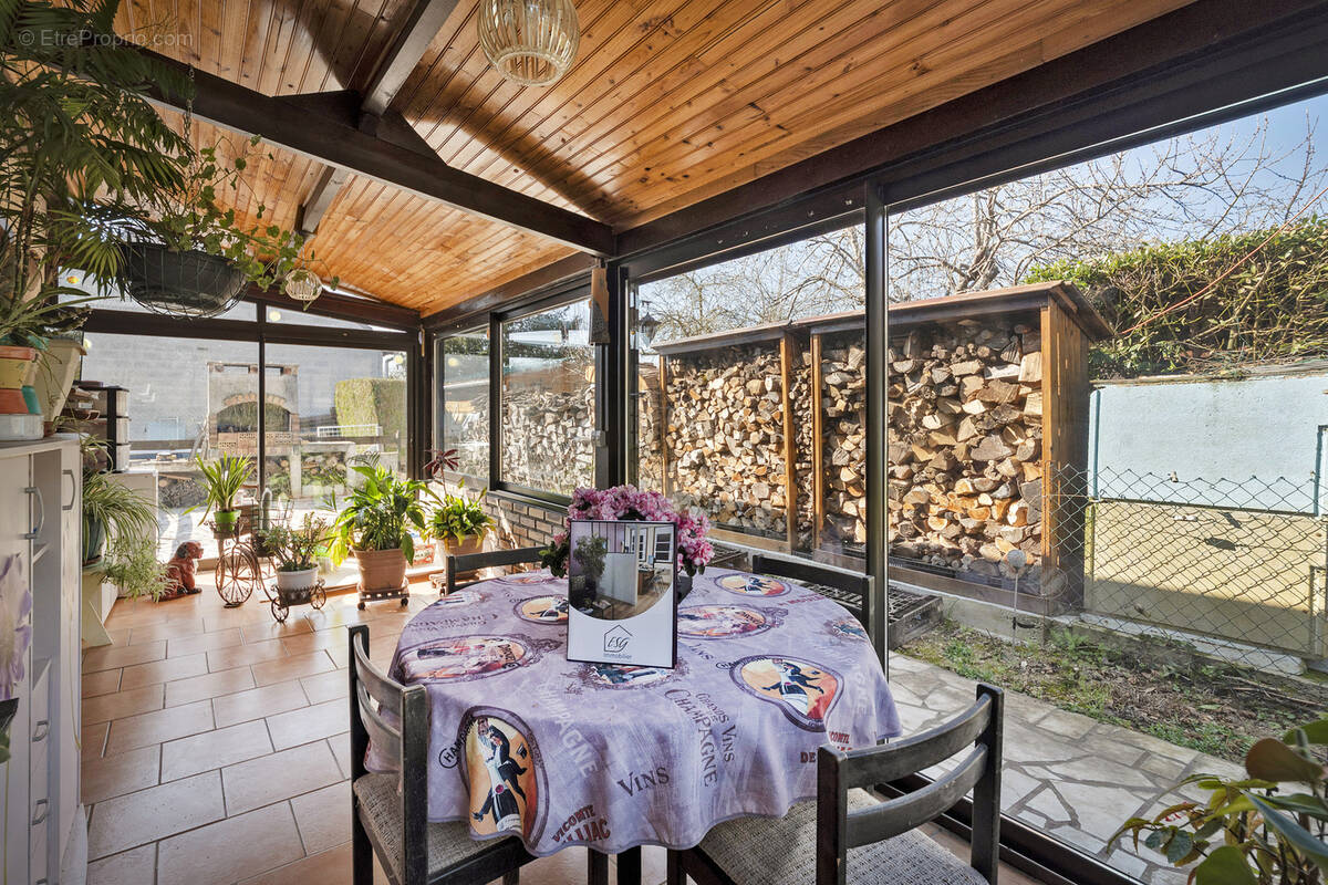 Maison à D&#039;HUISON-LONGUEVILLE