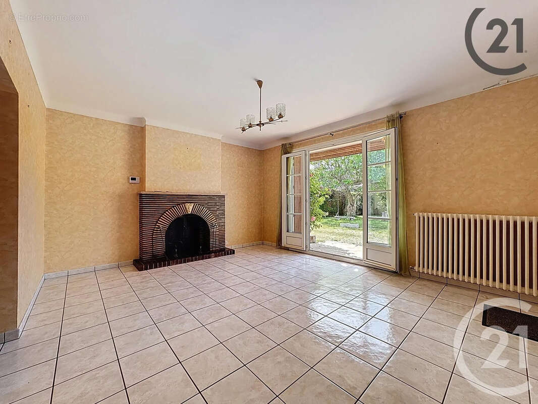 Maison à SAINT-JULIEN-LES-VILLAS