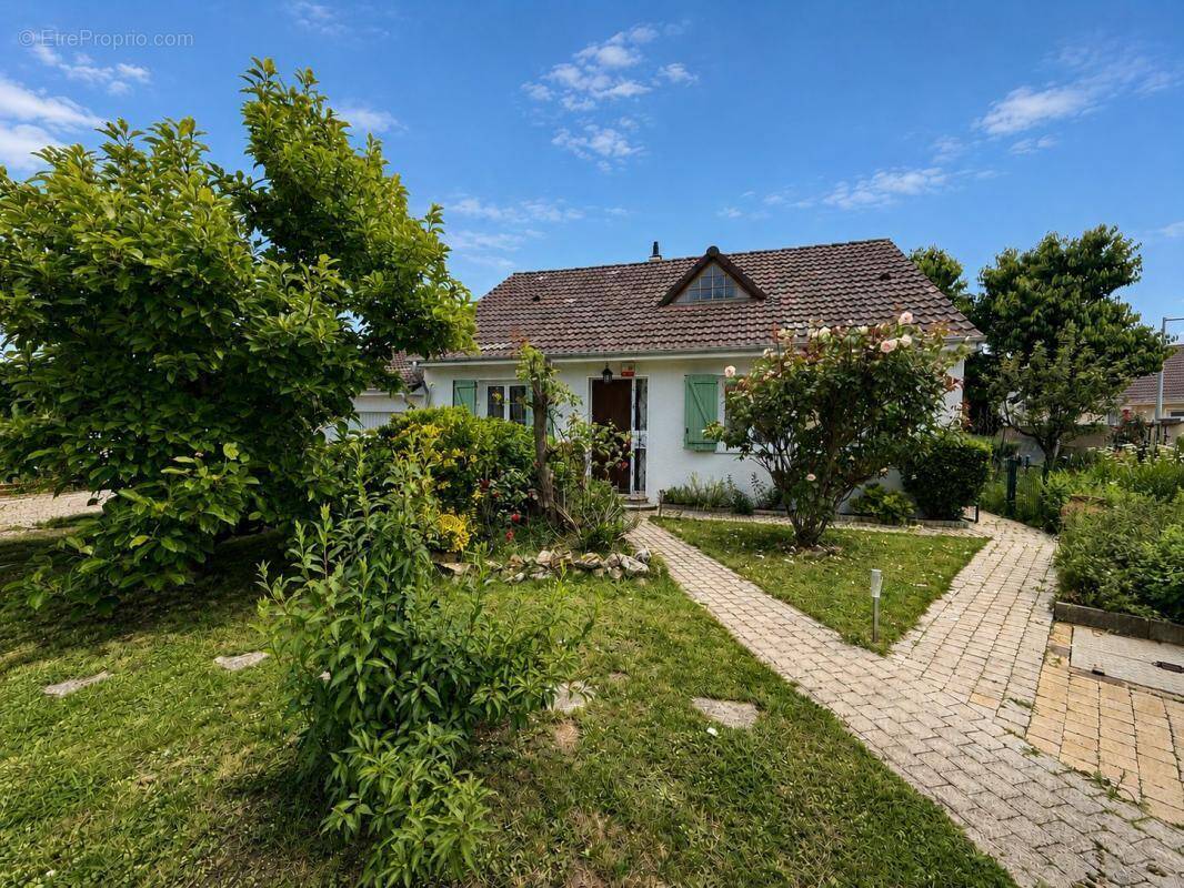 Maison à MOISSY-CRAMAYEL