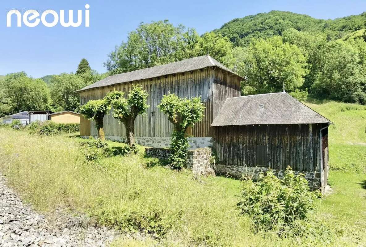 Commerce à VIC-SUR-CERE