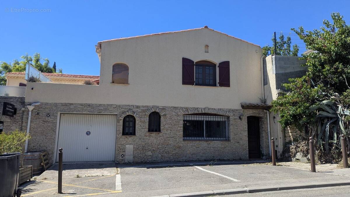 Maison à CEYRESTE