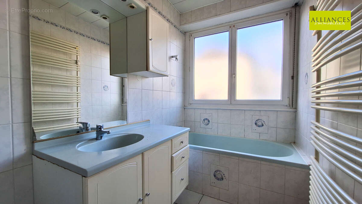 En vente à Mulhouse rue Spoerlin  : grand appartement de 88.22m2 avec 4 pièces et balcon - photo 11