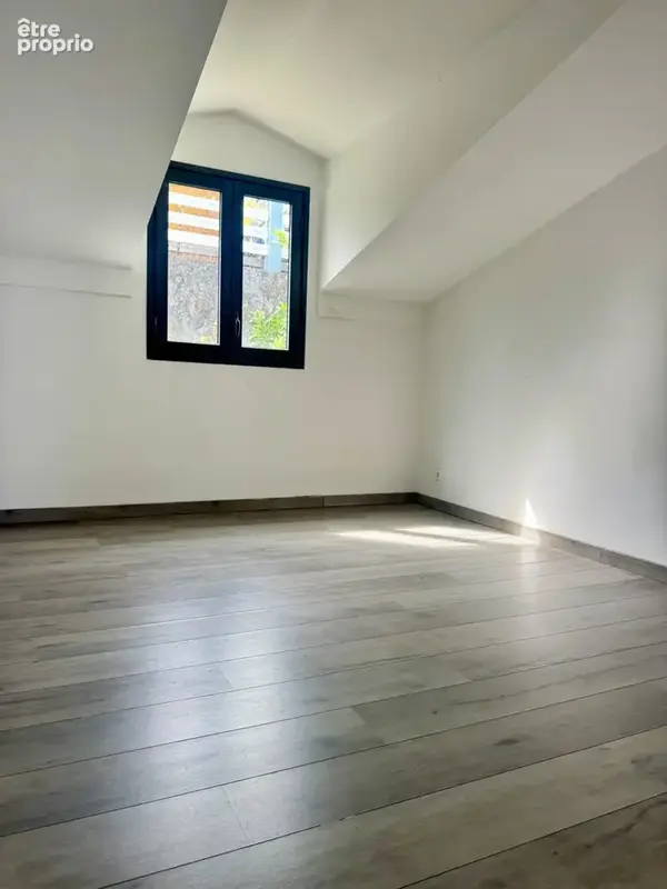 T4 duplex avec deux cours & magnifique vue mer - photo 7
