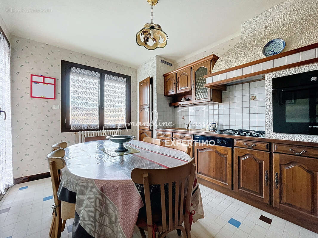 Maison à CREISSELS