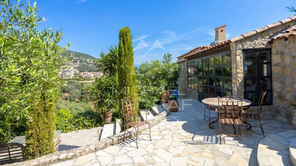 Maison à MANDELIEU-LA-NAPOULE