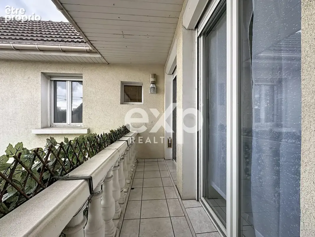 Maison 110 m² à Saint-Denis  - photo 6