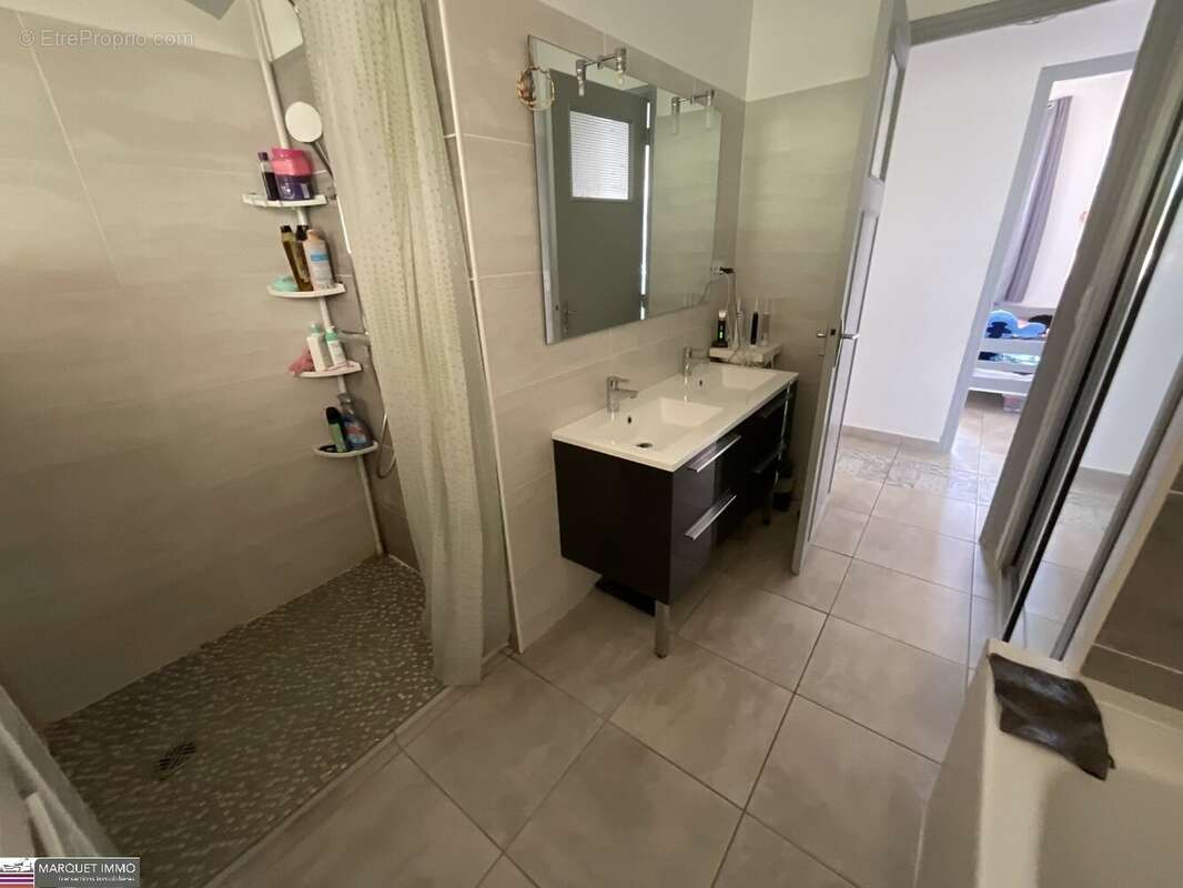 Beau potententiel !!! Pour cette lumineuse villa T4 offrant 92 m² + véranda de 37 m² + apt T2 de 50 m²  4 faces sur 1 069 m² ave - photo 20
