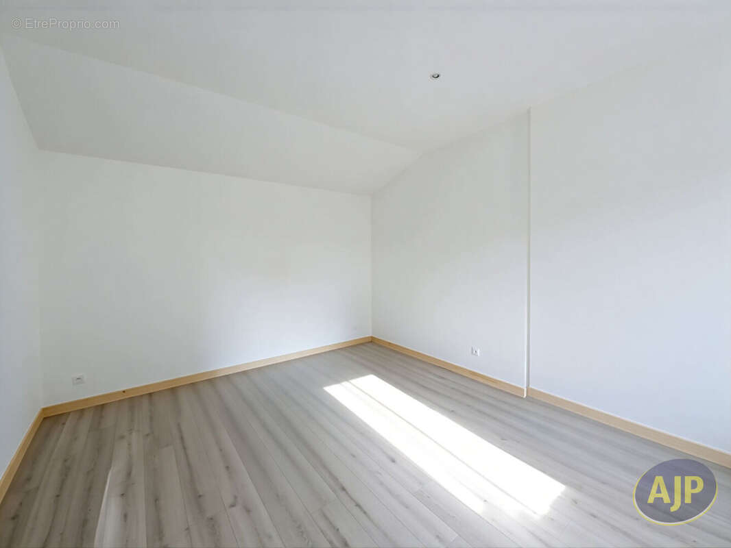 Maison à SAINT-GERMAIN-D'ESTEUIL