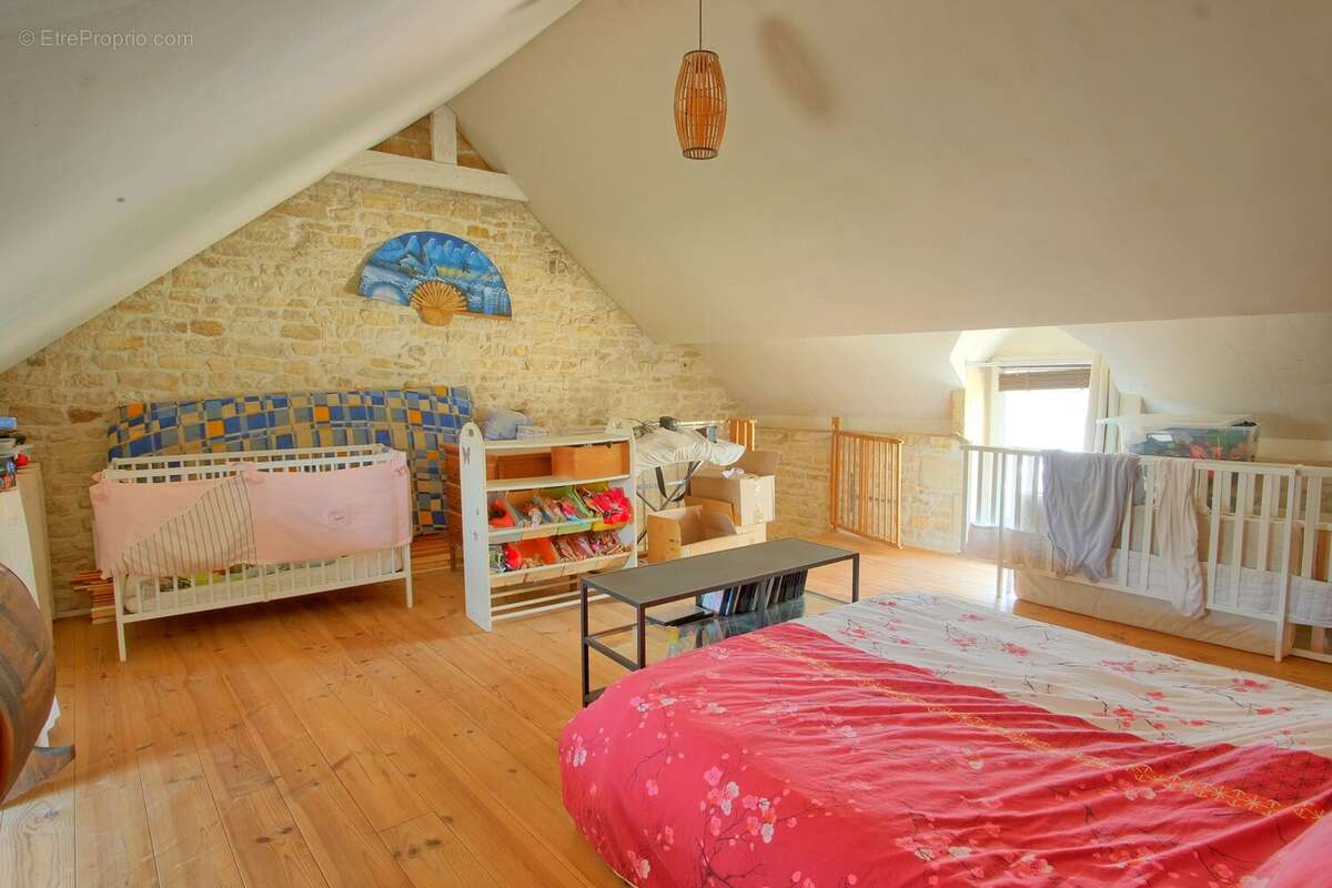 REVIERS - Maison en pierre 130m² avec 4 chambres & jardin - photo 11
